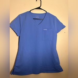 Jaanuu Women’s 3-Pocket V-Neck top